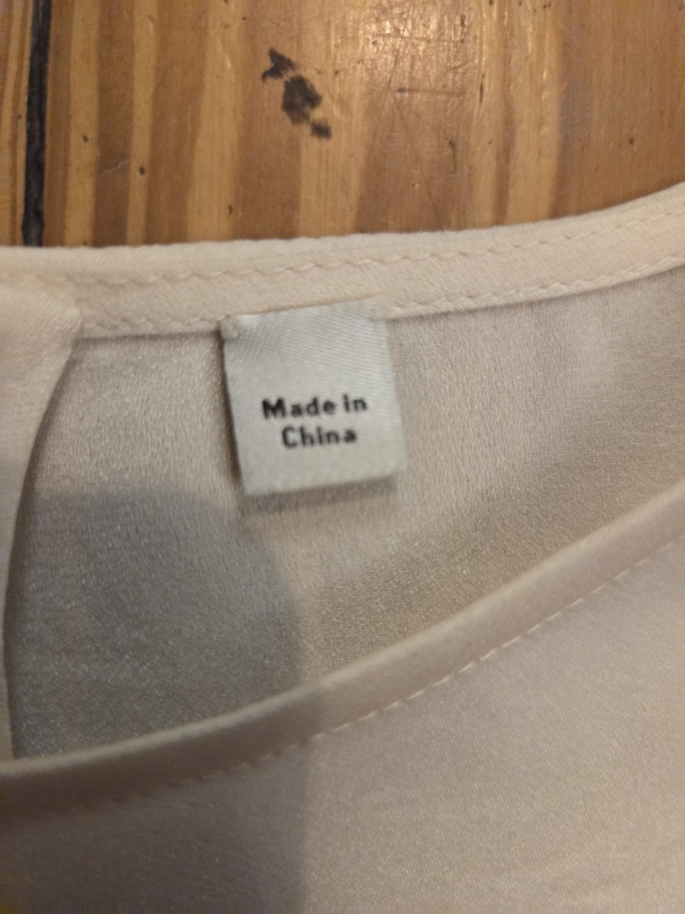 Vince Cream Crew Neck Balloon-Sleeve Blouse zipper on center back. - Picture 5 of 8